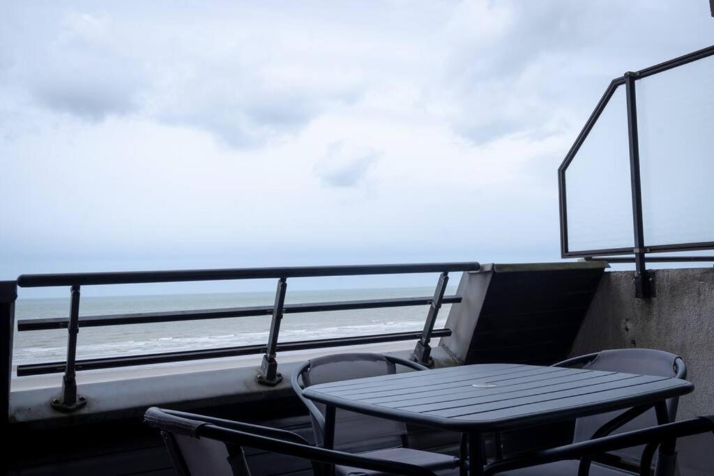 White & Sea, Face A La Mer 布赖迪讷 外观 照片